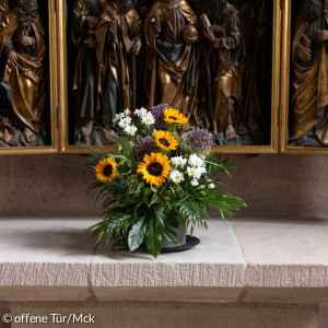 Blumen am Seitenaltar